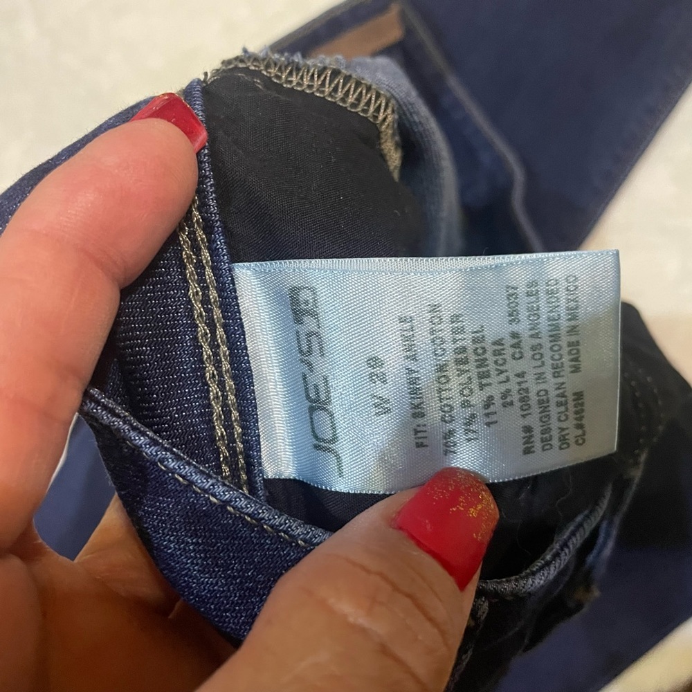 JOE'S jean pants, size 29 skinny ankle. open in one knee in front - Picture 10 of 12